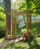 Pergola da giardino con ampio passaggio